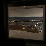 Moderne Og Trivelig Leilighet, Med Unik Utsikt
